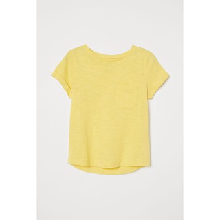 H&amp;M BASIC ORGANIC COTTON ชุดเด็ก เสื้อยืด คอกลม แขนสั้นพับแขน สีเหลือง มีกระเป๋าหน้าอก