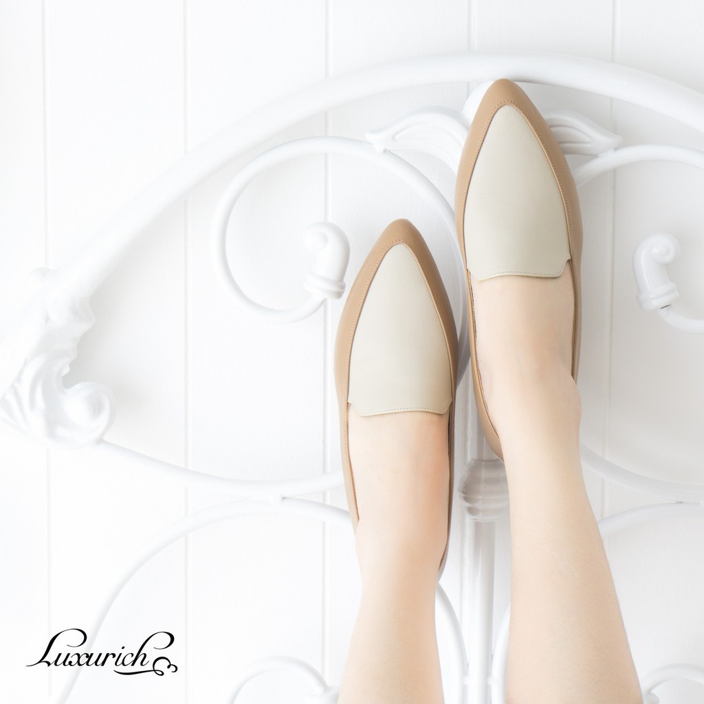 Luxurich รองเท้าคัชชูหนังแท้ หัวแหลม รุ่น Twotone Loafer สีน้ำตาลอ่อน + ครีม