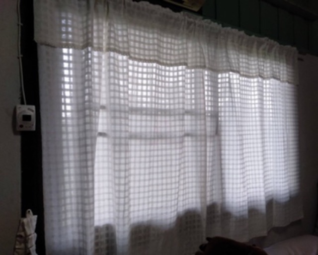 แนะนำ ผ้าม่าน ผ้าม่านหน้าต่างผ้าตารางสีขาวนวล แบบมีระบายถักโครเชต์เล็กงาน Handmade พร้อมที่ผูกม่าน ราคาพิเศษ มีเก็บเงินปลายทาง