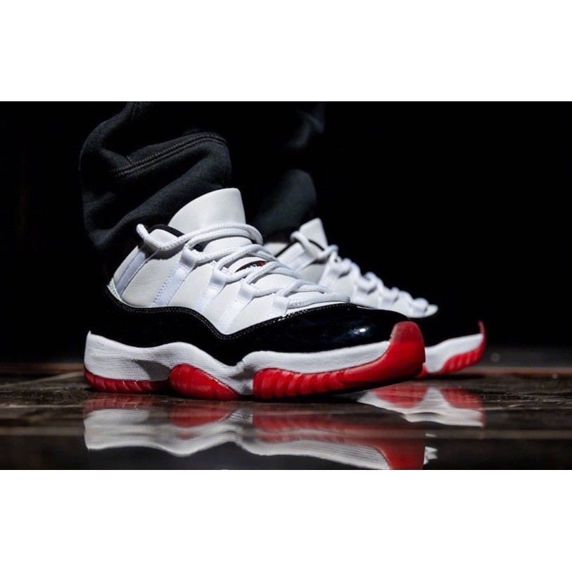 aj11 black red