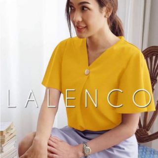 เสื้อสีแดงเลือดหมู ใหม่ป้ายห้อย Lalenco สาวอวบใส่ได้