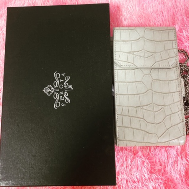 Perota brand กระเป๋าสตางค์เเละกระเป๋าใส่มือถือ ใส่ไอโฟนพลัส promaxได้ รุ่น สภาพ99% พร้อมกล่อง ไม่มีต