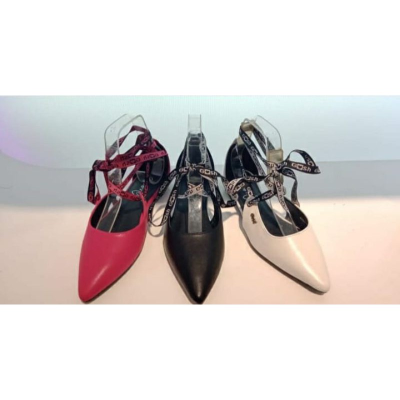 รองเท้าส้นแบน Gosh**