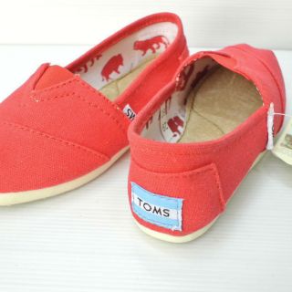 รองเท้า ทรง Toms สีแดง