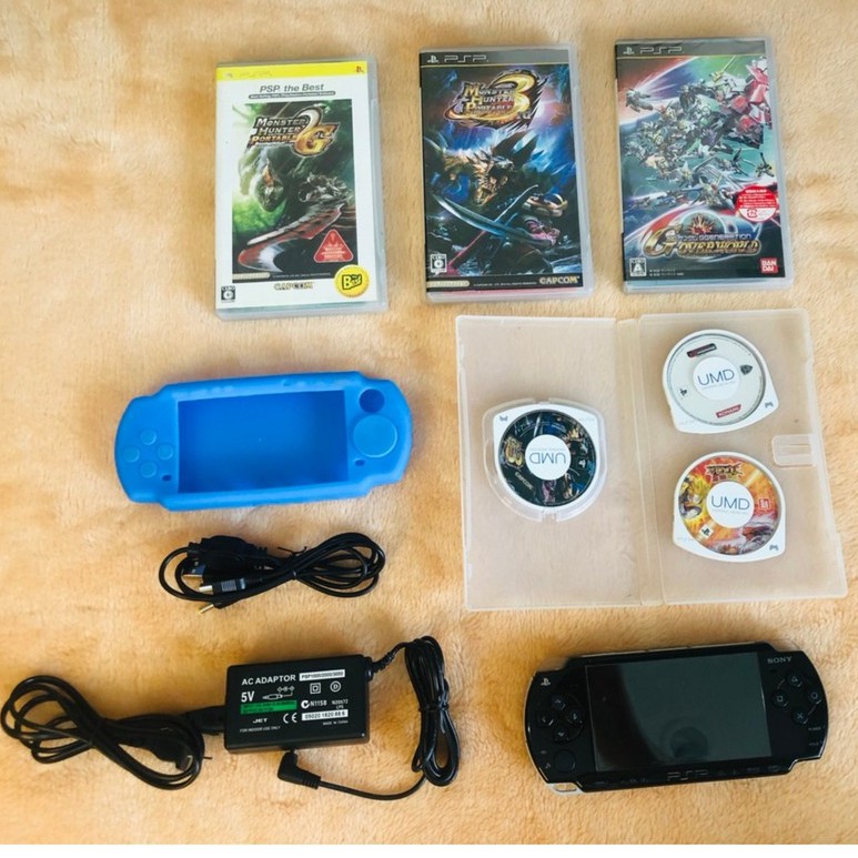 เกมส์ PSP 2000 เครื่องเกมส์ พร้อมชุดอุปกรณ์ [มือ2]