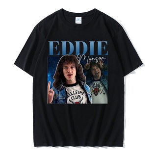 เสื้อผ้าผชเสื้อยืด พิมพ์ลายกราฟฟิค Eddie Munson สไตล์ฮิปฮอป ฮาราจูกุ สีดํา แนวตลก แนวสตรีท แฟชั่นสําหรับผู้ชาย และผู้หญิ