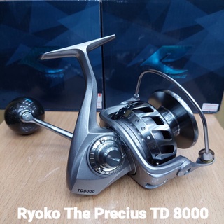 รอกสปินนิ่ง Rykok Precious TD 6000/8000 รอกอัดบึก ตกปลาทะเล แขนเกลียว น็อปกลมลายเครฟล่า สีดำ สวย