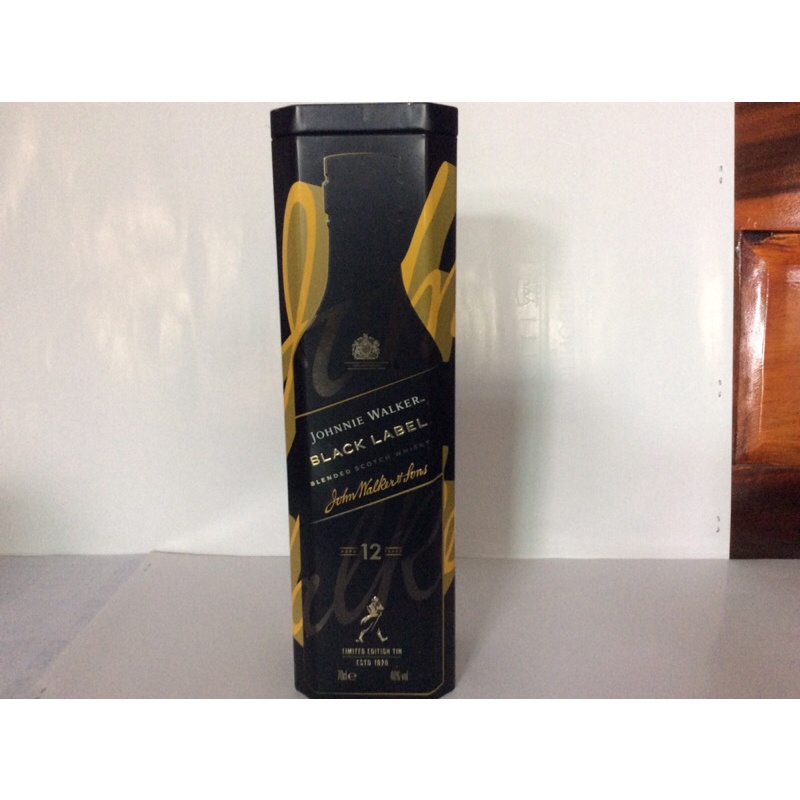 กล่องเหล็กใส่เหล้า Johnnie black label ขนาด 700ml