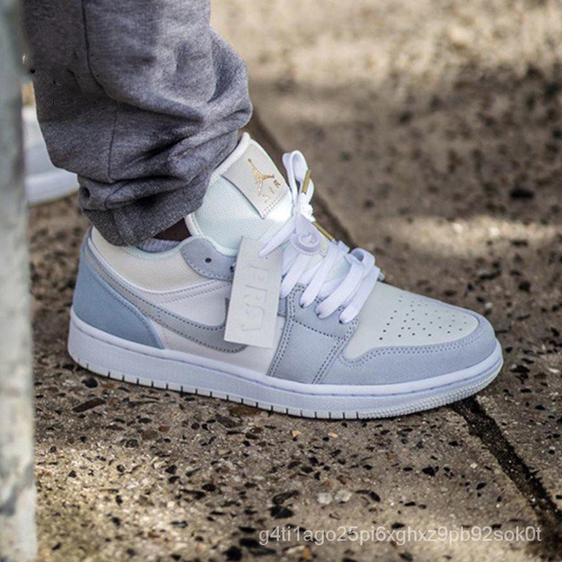 jordan 1 paris low on feet