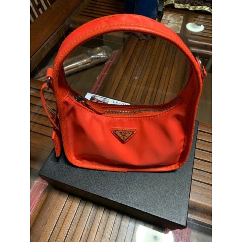 PRADAกระเป๋าสะพายข้าง