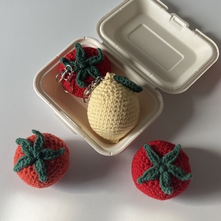 boo_giestudio - tomato keyring พวงกุญแจไหมพรมผักผลไม้🍅🍋handmade100%