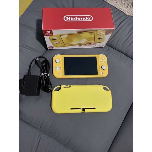 มือสอง Nintendo Switch Lite (Yellow) + แผ่นเกม 2 แผ่น