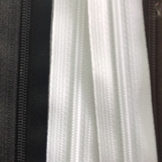 ซิปเบอร์3สีขาว ดำเมตรละ