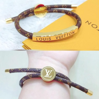 Lv สร้อยข้อมือหนัง แบบผูกเชือก สีทอง