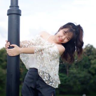 เสื้อสายเดี่ยวปาดไหล่ ลายดอกไม้