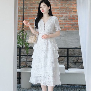 Dressyhappy ชุดใส่ทำบุญ เรียบร้อย ชุดเดรสสีขาวลายฉลุลูกไม้ เดรสยาวแต่งช่วงรอยต่อด้วยลูกไม้อีกลายกระโปรงแต่งระบายชั้น
