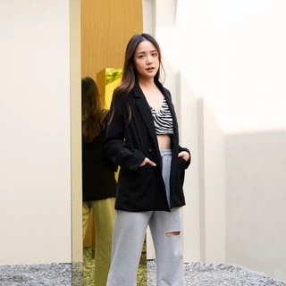 SALE 8.8 Cicishop(พร้อมส่ง)(907/2027)Blazer เสื้อสูทแขนยาว ตัวยาวแต่งกระเป๋าหน้าคู่​ โทนสีพื้นเรียบๆดูดีผ้าสูท​ มี12ลาย