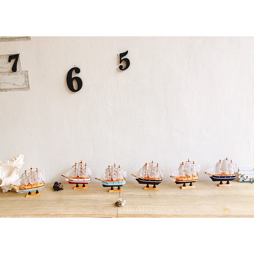 โมเดลเรือสำเภาคละสี(เล็ก) 1 ลำ ยาว 10 ซม.