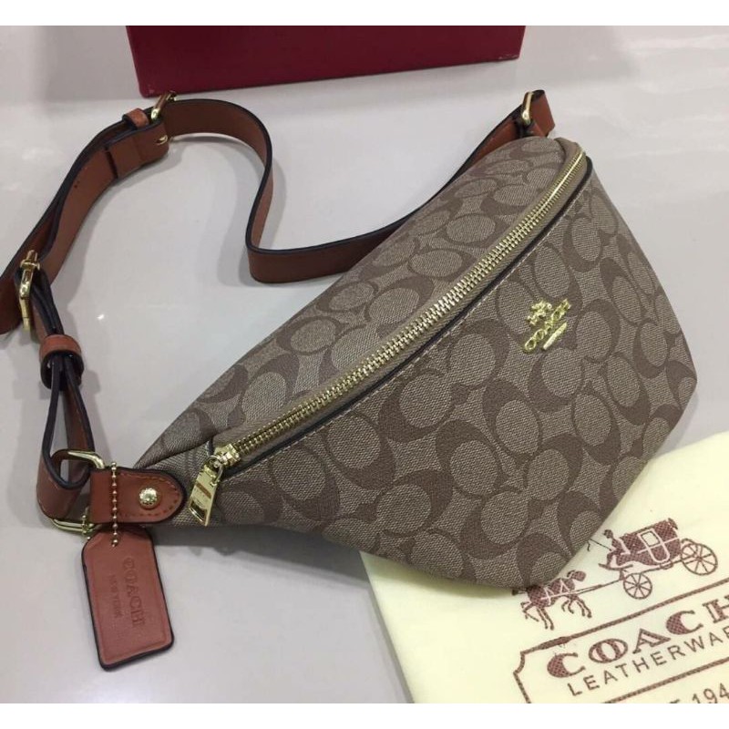 กระเป๋า คาดอก คาดเอว Coach Size : กว้าง 11 นิ้วสูง6.5นิ้วปากกว้าง10นิ้ว beltbag