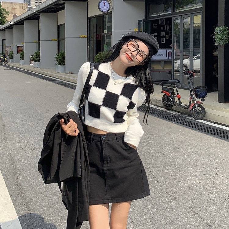 FF.shop- เสื้อครอปแขนยาว ไหมพรมครอปคอกลม ลายตารางหมากรุก ใส่สบายไม่ร้อน พร้อมส่ง2สี #3027