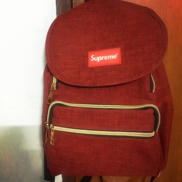 Supreme กระเป๋าเป้สีแดงของแท้นะคะ