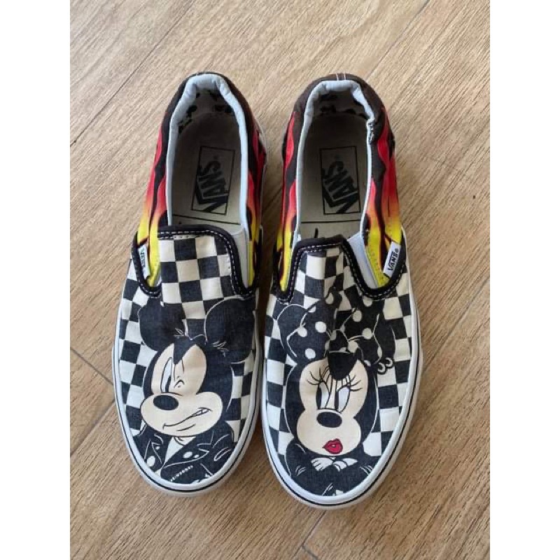 VANS SLIP ON X DISNEY MICKEY MOUSE AND MINNIE MOUSE CHECKER FLAME SNEAKERS มือสอง ของแท้