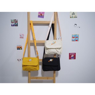 พร้อมส่ง!!!!!!! UFO cross bag  ส่งฟรี ลายอวกาศค่ะคุณณณ ต้องบอกก่อนเลยงานปักนะใบนี้ ไม่ได้มาเล่นๆ ตัวปิดกระเป๋า2ชั้น