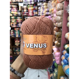 ไหมพรมฟูเส้นเล็ก 4ply Venus,ปริมาณ 50 กรัม ราคาก้อนละ 45 บาท แพ็คละ 175 บาท