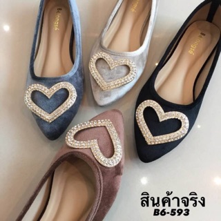 👠แบบขายดี พร้อมเสิร์ฟ!!!👏👏👍😍 ต้อนรับเทศกาลวาเลนไทน์กับรองเท้าคัชชูส้นเตี้ย กำหยี่นิ่ม หน้าแต่งหัวใจประดับเพชร🍭