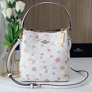 🎀 (สด-ผ่อน) กระเป๋าขาวซีลายดอกไม้ bucket 8.5 นิ้ว C8610 Coach Small Town Bucket Bag In Signature Canvas With Mystical