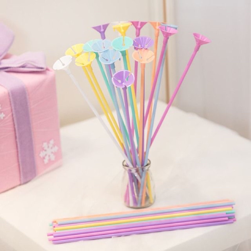 ร้านไทย พร้อมส่ง ก้านถือลูกโป่ง50ชุด พร้อมจุก สีพาสเทล คละสี ยาว 32 cm.(ประมาณ1ไม้บรรทัดค่ะ) น่ารักกก