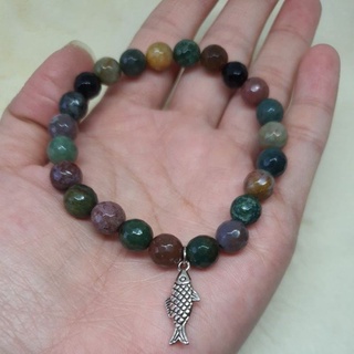 สร้อยข้อมือหินแคนดี้อาเกต เจียรเหลี่ยม 8 มิล+จี้ปลา