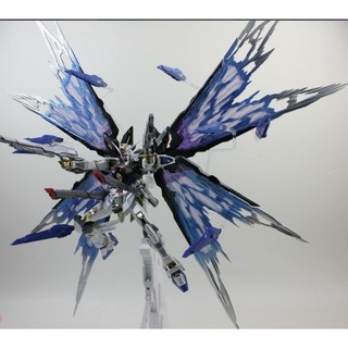 หุ่นยนต์กันดั้ม โมเดลกันดั้ม MG 1/100 (ZGFM-X20A) Strike Freedom Ver.MB + Wing of Light parts [Daban]