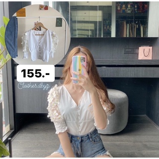 พร้อมส่งราคา155.-☁️ เสื้อคอวีติดกระดุมหน้า แขนแต่งซีทรูปักผีเสื้อ3D