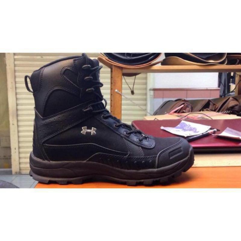 Sepatu boot store under armour