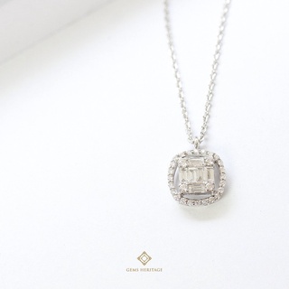 Gems Heritage :  สร้อยคอพร้อมจี้เพชรประกบทรง cushion เพชรล้อมหนึ่งชั้น เรือน 18k ทองคำขาว (PDWG42)