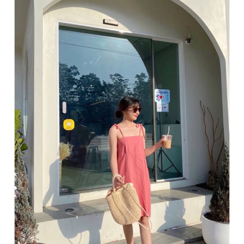 N e w w w🧡💜 มินิเดรสสายเดี่ยวผูกโบว์ไหล่ ผ้าคอตตอนลินินสีพื้น ใส่น่ารักๆสไตล์สาวมินิมอล😝 2สี ครีม ขี