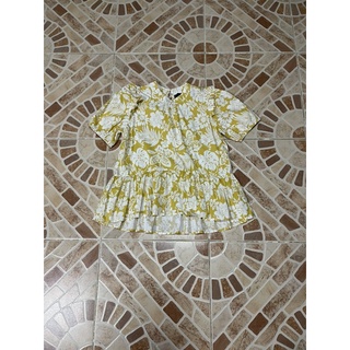 🎈Used Like New : เสื้อยืดลายดอกเหลือง-ขาว F&amp;F (พร้อมส่ง)