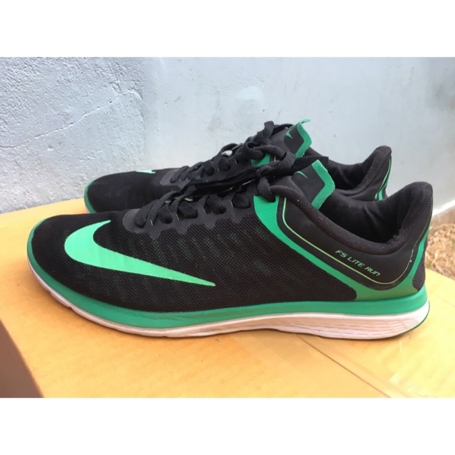 รองเท้าวิ่ง Nike FS Lite Run 4 มือสอง ของแท้ ขนาด 43 ยาว 27.5 ซม รองเท้าวิ่ง Nike FS Lite Run 4 มือสอง ของแท้ ขนาด 43 ยาว 27.5 ซม