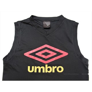 เสื้อกีฬาเด็ก แขนกุด  umbro สีดำ Size 140 มือสอง