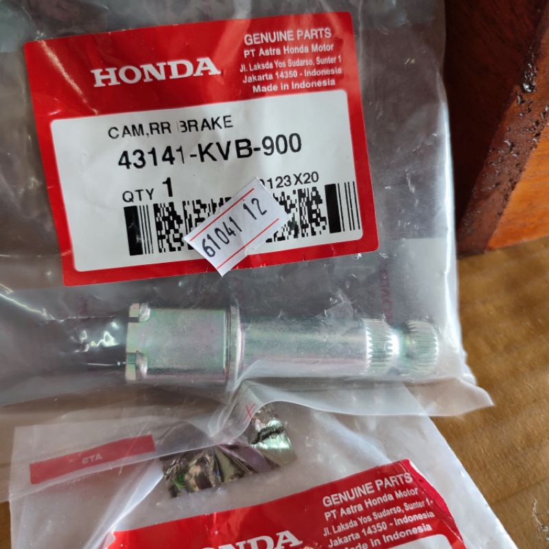 Cam RR เบรค 43141-KVB-900 Crank Axle ด้านหลังเบรคต้นขา Lever Axle ORIGINAL Honda VARIO BEAT SPACY SC