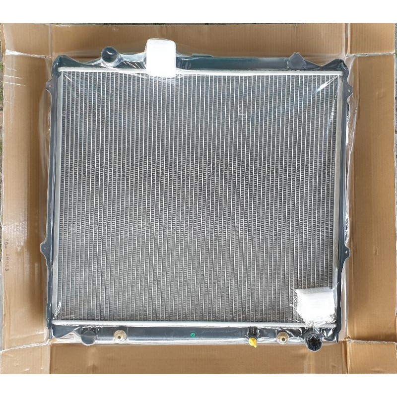หม้อน้ำ TOYOTA PRADO 95 auto