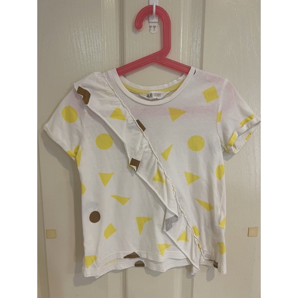 เสื้อยืด H and M ไซด์ 4-6 y