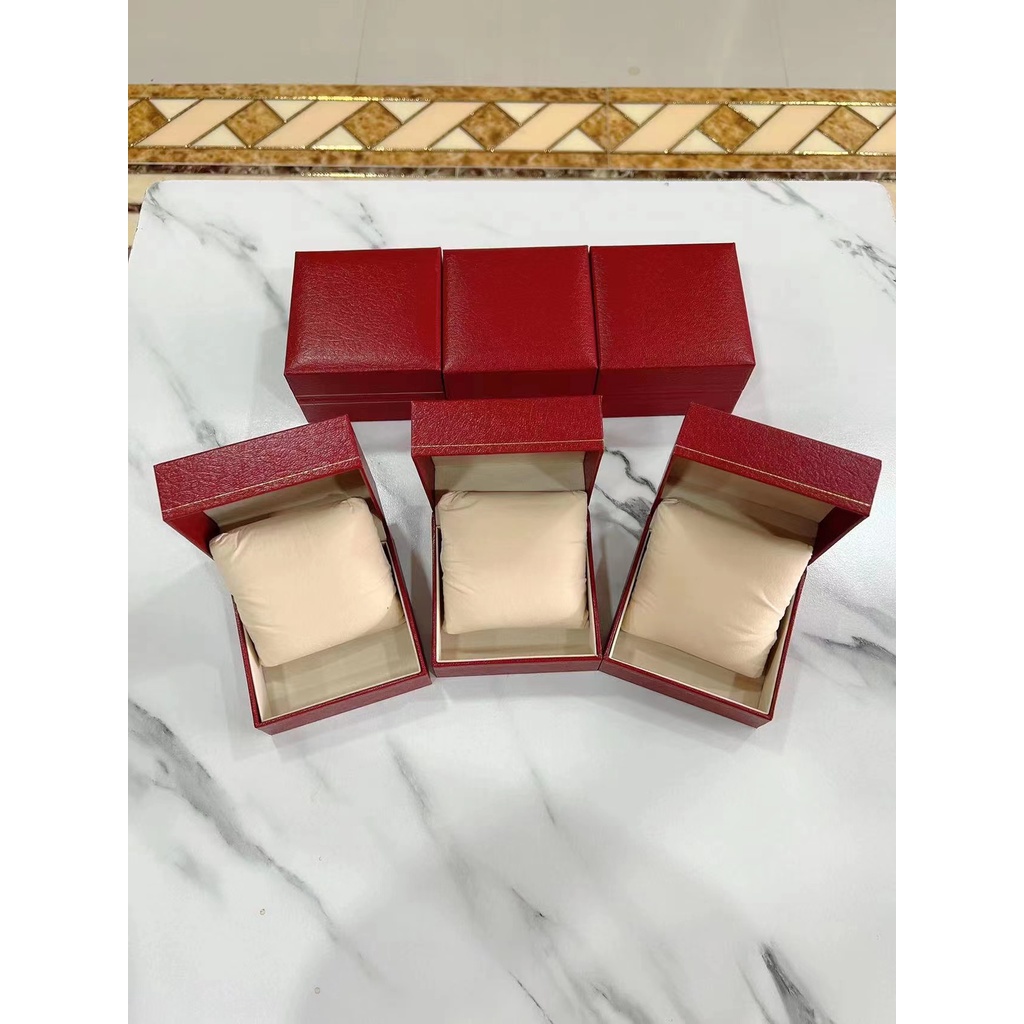 *พร้อมส่ง*กล่องนาฬิกา กล่องใส่นาฬิกา สีแดง Watch Box กล่องของขวัญ