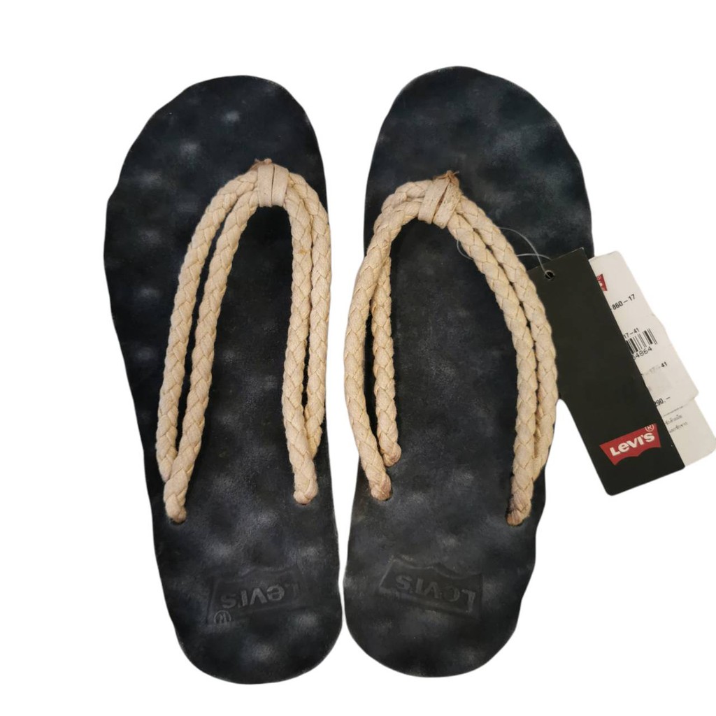 รองเท้าแตะชาย รองเท้าแตะแบบคีบ Levi’s ของแท้ พื้นหนัง แบบหูคีบ ลดราคา 50%