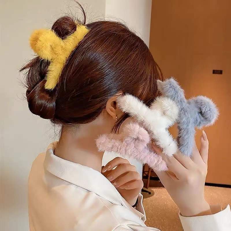 เครื่องประดับผมขนยาวของเกาหลีใต้จับคลิปฉลามขนาดใหญ่