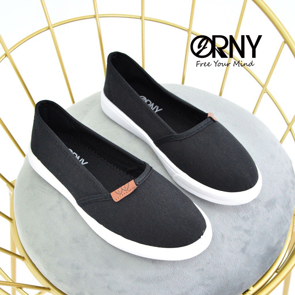 ♥️แบบใหม่ล่าสุด.❤️.เบา ใส่สบาย 🌈 OY78 ORNY(ออร์นี่) รองเท้าผ้าใบแบบสวม ใส่ง่าย รองเท้าแฟชั่น รอ