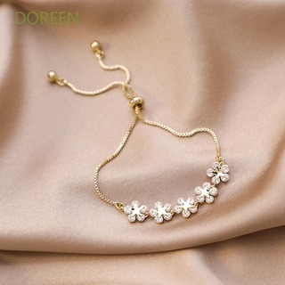 Doreen กําไลข้อมือลายดอกไม้