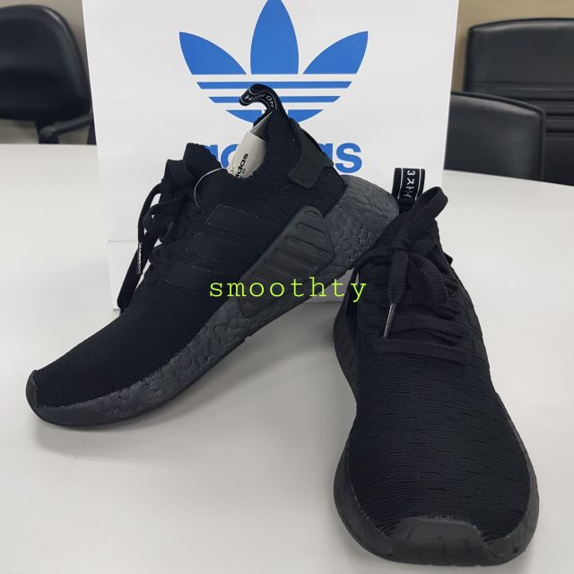 “Triple Black” adidas NMD R2. BY9525