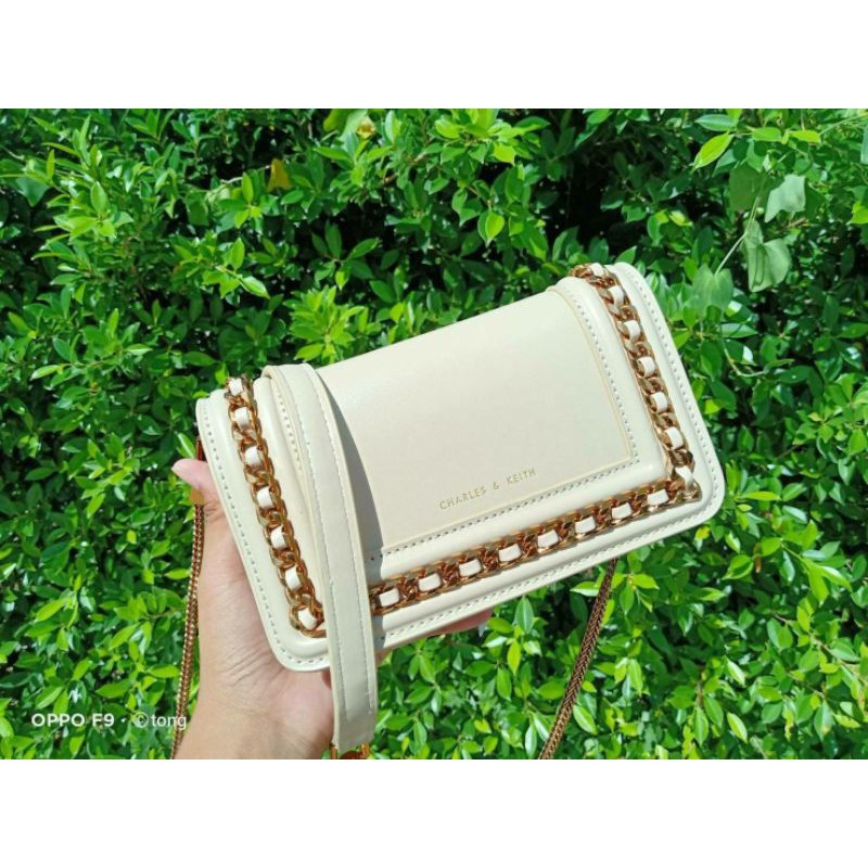 Charles & Keith Ckหน้าโซ่